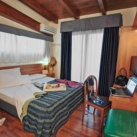 Hotel Aurora Wellness & Spa 티볼리 테르메 외부 사진