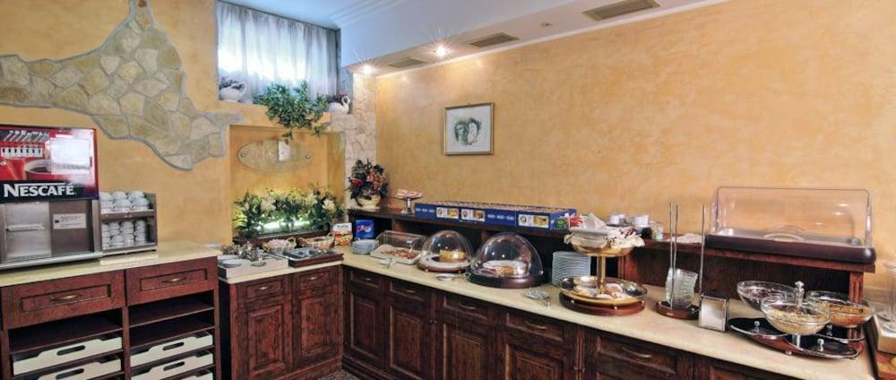 Hotel Aurora Wellness & Spa 티볼리 테르메 외부 사진